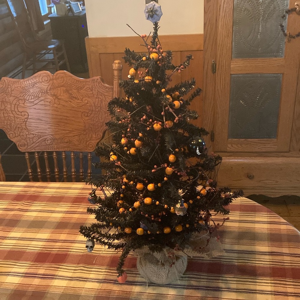 Halloween primitive spooky tree black